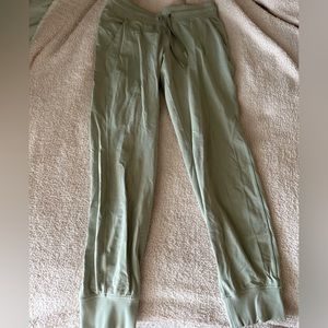 Ready to Rulu Classic Fit High-Rise Jogger, full length, perfect condition